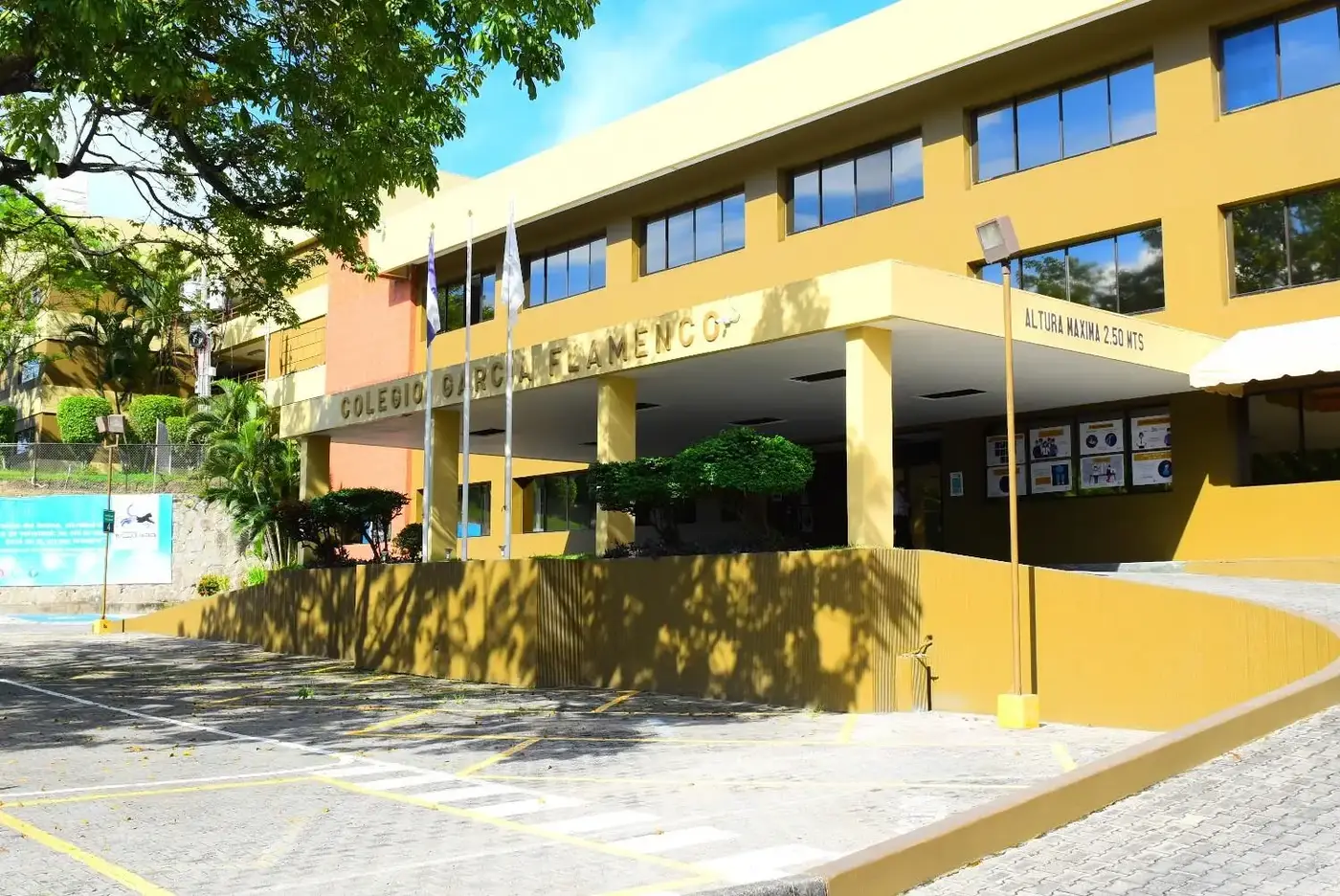 Fachada del Colegio García Flamenco